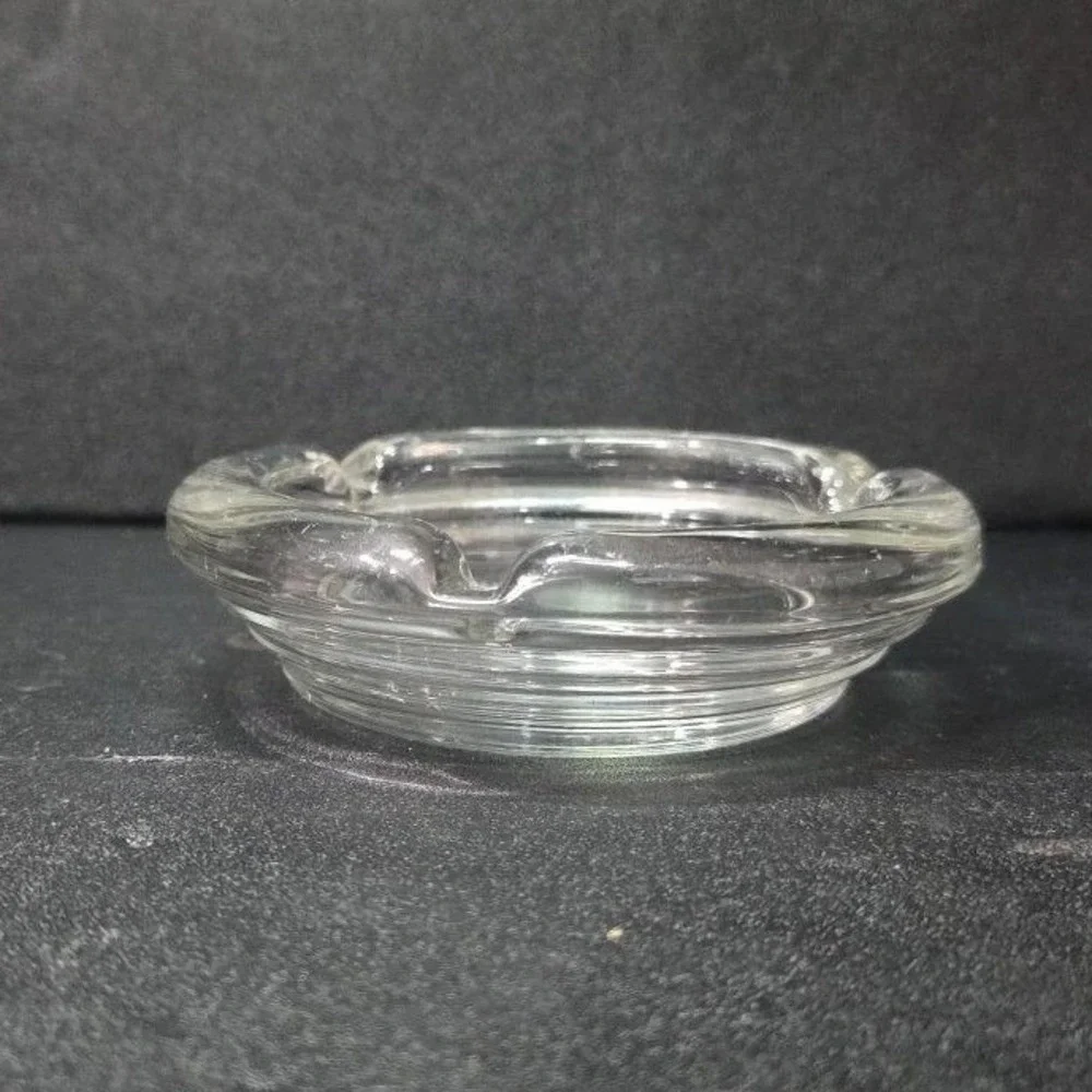 Classic Round Ashtray, 3‎ Notch Design, Thick Clear Glass, Smoking Accessory